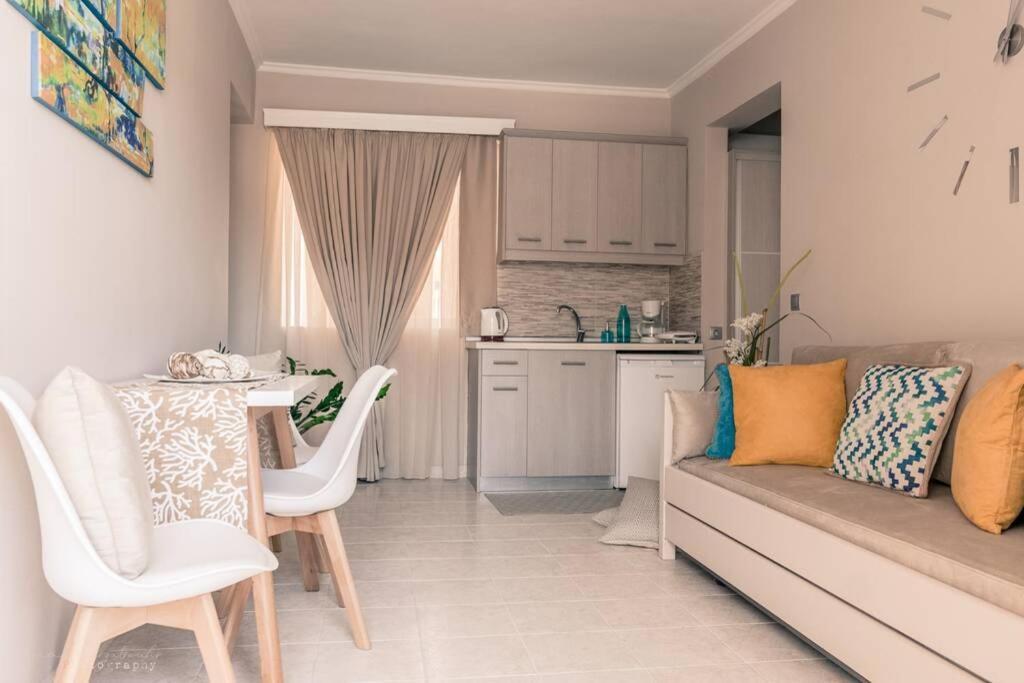 Remvi Deluxe Apartment 202 With Sea View Karpathos Town  Exterior photo
